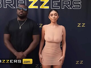 BRAZZERS - Violet Myers Shows off her asshole to Paparazi