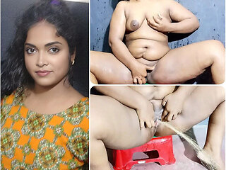 Desi Sexy Girl Fingering and Pissing Loud