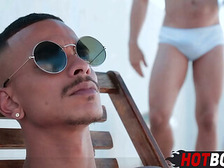 Fodendo gostoso na piscina!