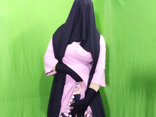 Indian Beautiful Muslim Housewife