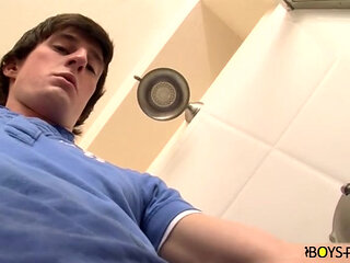 BoyPissing: Ryan Connors And Jase Bionx Soak Themselves With Golden Showers