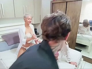 JOVEM DA TI ENTROU NA FUDELANCIA COM AS MILFS