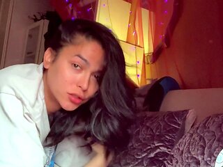 Amateur Asian Ladyboy Masturbates her Anus