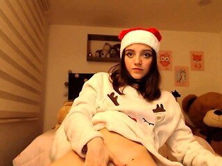 Lovely Amateur teen brunette masturbating outdoor