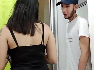 My Neighbor Invites Me to Her House to Fuck Her Pussy and Ends up Dripping with My Cock