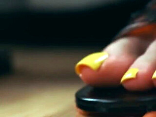 Quickie: Giantess Sandal Spanking