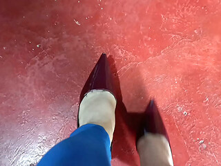 la sexy Thal&iacute_a love  en tacones aguja