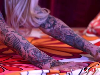 70's Blonde Sex Pot Kitt Jones plays with herself - AltErotic