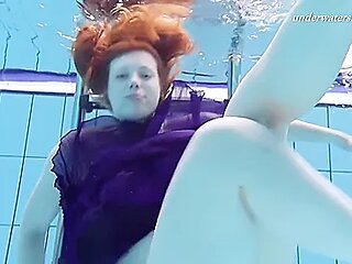 Juicy Pussy Lenka Swimming