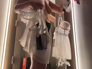 Crazy jucielussie in the public changing room