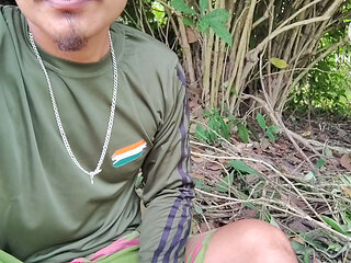 Jungle ka under mein kam kar raha hai