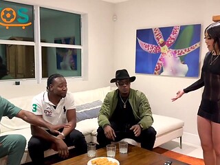 Asian beauty gets BBC in a spicy three-way
