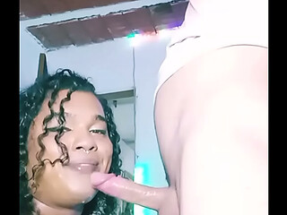 Novinho fazendo a Wanessinha tomar todo o leite