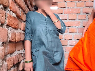Girl invites teen boy for fucking