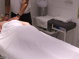 Client Switches Roles and Turns into the Masseuse!
