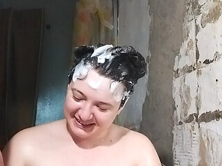 Pissed and Mouthed in the Bath