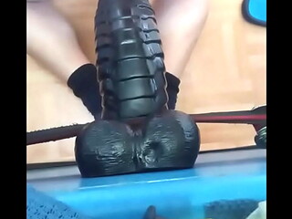 Kleiner Analfick am Morgen mit XXL Dildo
