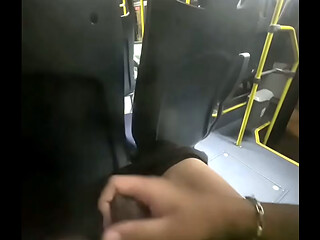 Garoto Sozinho (LEITADA NO ONIBUS PUBLICO)