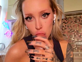 Blonde Babe Solo Masturbation
