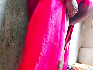 Desi girl ne sidhiyon Mein Chudai karte hue