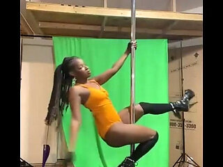 Pole Dancing on Live