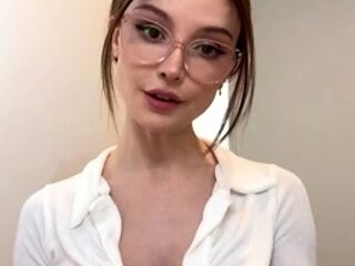 Dainty Wilder - How to take a dick pic tutorial