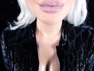 Amateur milf flashing her big boobs in a public place