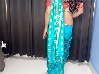 Indian house wife remove sexy saree