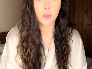Brunette Solo Webcam Masturbation