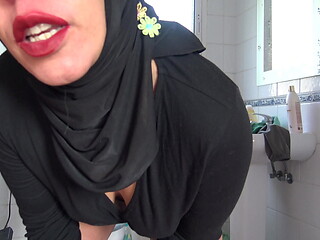 turkish bisexual milf pissing from her hairy pussy