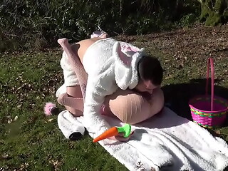 EASTER BUNNY ANAL TREATZ