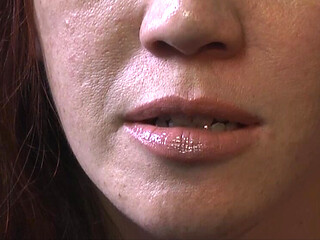 Eves Nude Lipstick with Gloss (closeup)