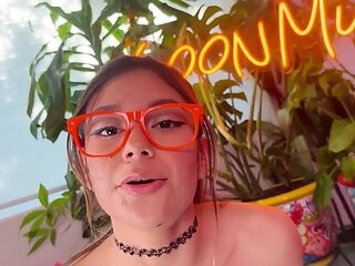 Xxlayna Marie gets her pussy and throat banged