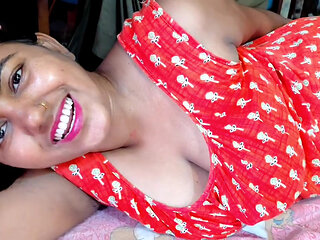 South indian sexy bhabhi ko desi stepuncle nekhub pussy fuck kiya, bhabhi ne apna pussy chataya