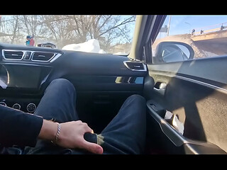 Cruise fucking on the highway, we are visible but we fuck naked without condoms with sperm.