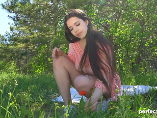Hi! I'm Molly Kit! Watch me Rub my Clit at Perfect18