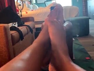 Amateur Foot Fetish Girlfriend Sucks and gives a Footjob