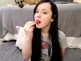 Hot amateur webcam teen masturbates for their fans