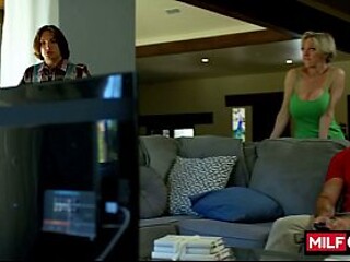 MILF Dee Williams gets plugged by the cable guy with Axel Haze