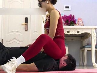 Chinese Femdom - Facesitting HumanChair HumanSeat