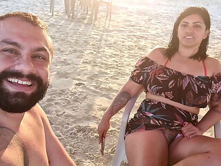 Na praia, sol, mar e fogo na buceta - vou dar pra todo na praia