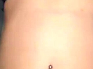 Amateur girl with a hot body performs well on cam