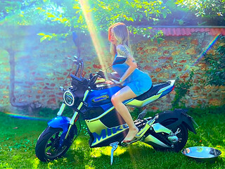 Motorcycle Pussy Rub Wet Tease & Orgasm