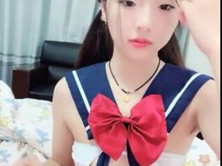 What a slutty little girl, she shows her face and shows her temptation, reveals her slutty tits for her wolf friends, and shows her vibrator with vibrator stuffed into her pussy close-up display, sharing live video of being trained to the wolf friends