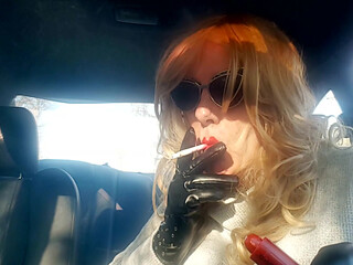 MATURE CD BLONDE SMOKING VS 120s AND APPLYING RED LIPSTICK