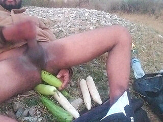 I fucked my ass with a very thick radish.