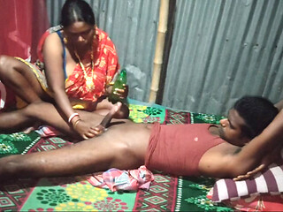 Housewife mein tel laga kar chudai ki