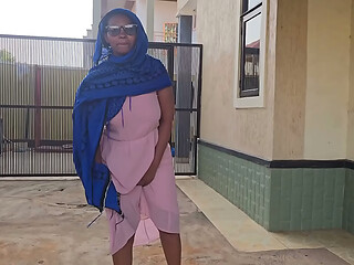WTF AN ARABIAN MOM MASTURBATE HER PUSSY OUTSIDE THE HOUSE NEAR THE ROAD