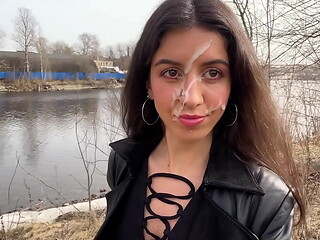 I want to walk through the park with cum on my face! Cum on my face! - Public Cumwalk