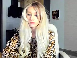 Chubby blonde brianna solo masturbation